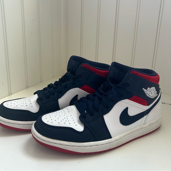Nike Jordan 1 (Red, Navy, White) Size 9.5 Men’s, Size 11 Women’s - Picture 2 of 3